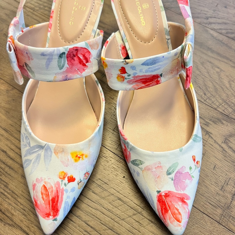 Bandolino Cute Floral 1.5” Heels